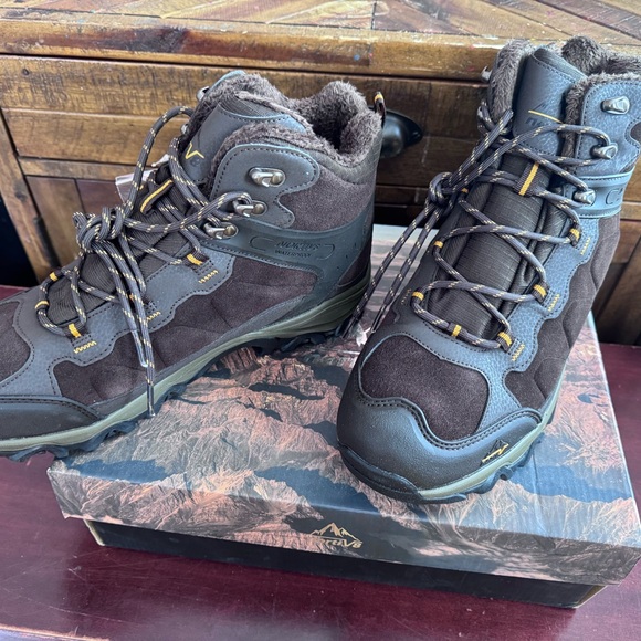 Men's Black and Brown Hiking Boots - Picture 1 of 5